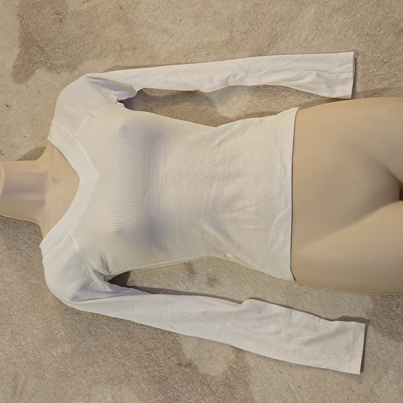 Urban Outfitters BDG Shannen V-Neck Long Sleeve Shirt Top Tee Off Shoulder NEW! - Picture 2 of 6